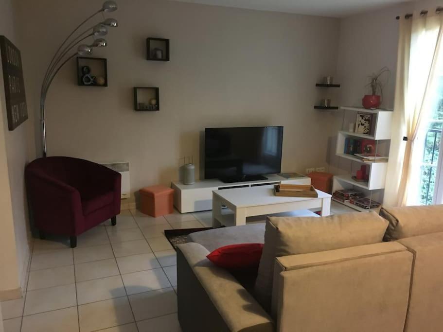 Centre Pierrefonds Superbe Appartement + Parking 외부 사진