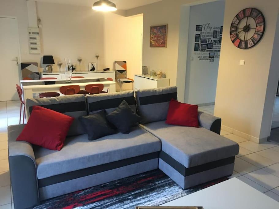 Centre Pierrefonds Superbe Appartement + Parking 외부 사진